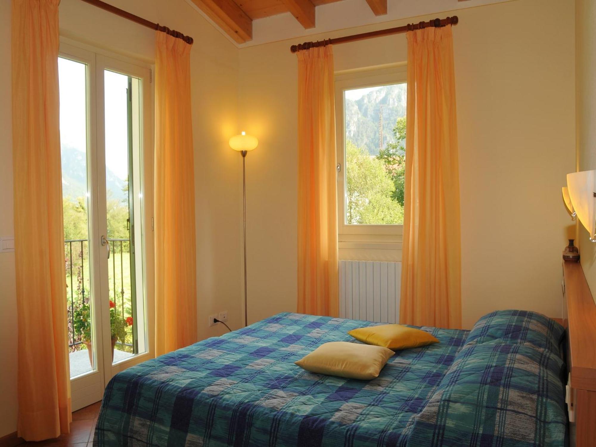 Spacious Apartment In Idro With Shared Pool Crone Eksteriør bilde
